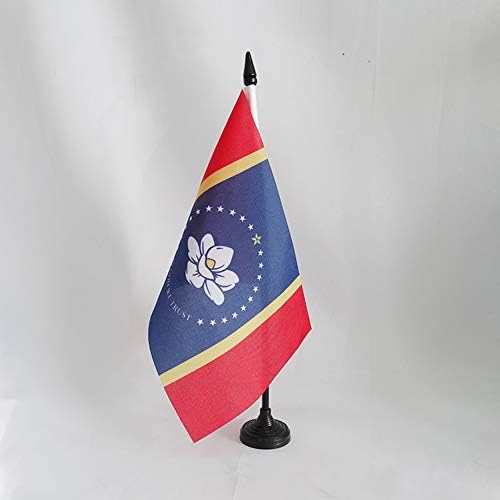 דגל AZ דגל שולחן מדינת מיסיסיפי חדש 2020 דגל 5 '' x 8 '' - באלוהים אנו סומכים על דגל שולחן 21 x 14 סמ - מקל פלסטיק שחור ובסיס